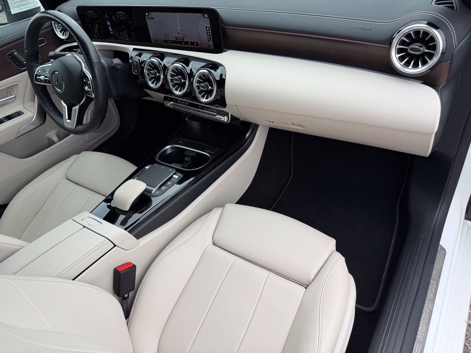 Used 2023 Mercedes-Benz CLA 250 4MATIC image 3
