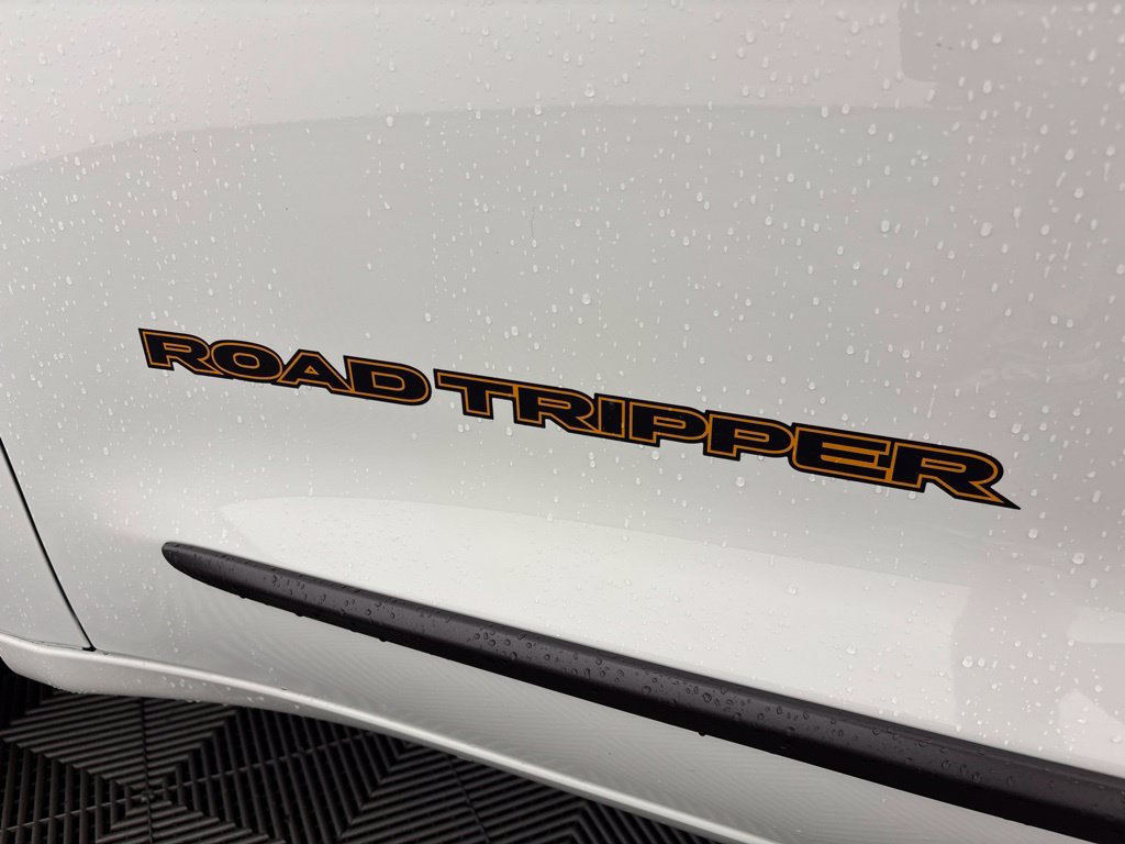 Used 2024 Chrysler Pacifica Touring-L w/ Road Tripper Package AWD/4WD image 15