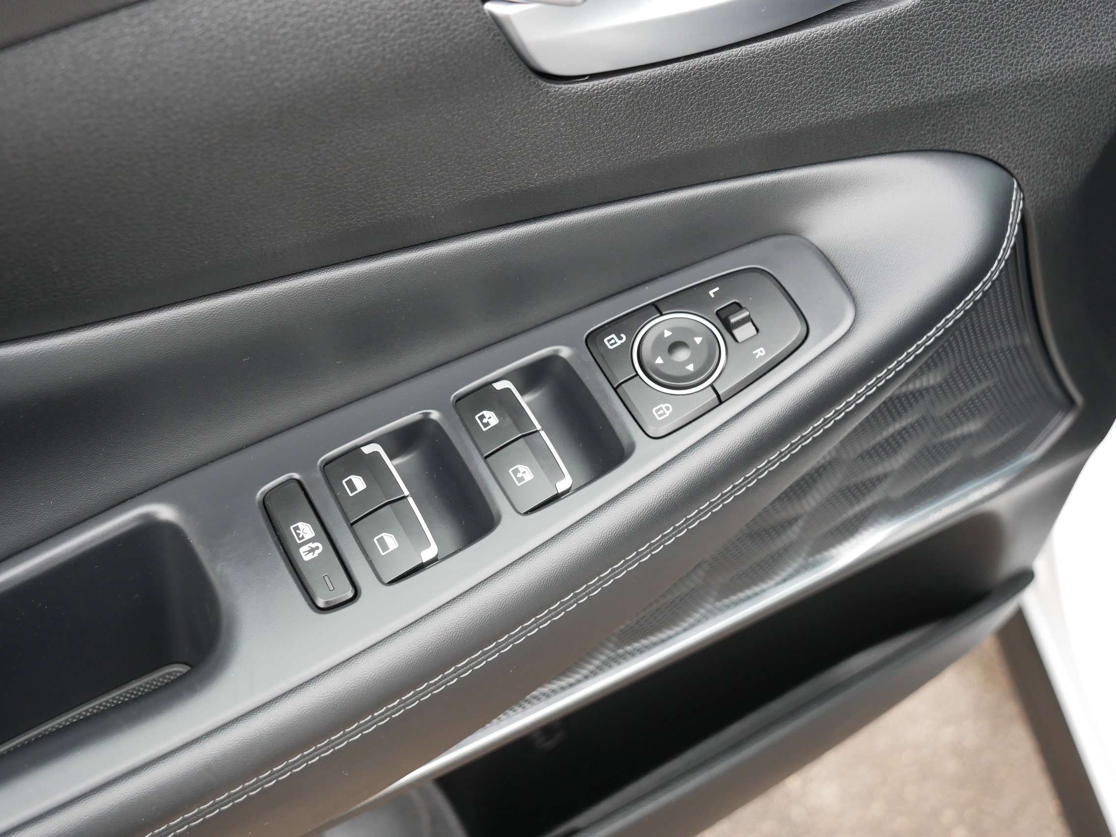 Certified 2023 Hyundai Santa Fe SEL w/ Premium Package image 19