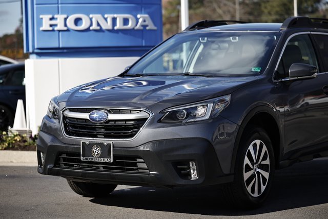 Used 2022 Subaru Outback Premium image 2