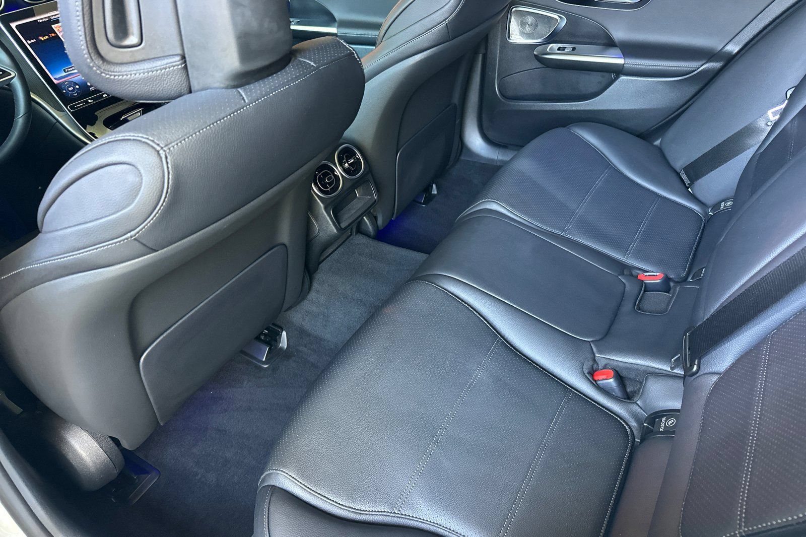 Used 2024 Mercedes-Benz C 300 4MATIC Sedan w/ Exclusive Trim Package image 14