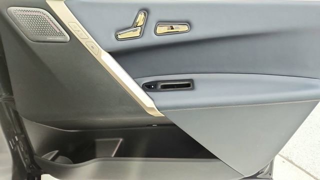 Used 2023 BMW iX M60 image 23