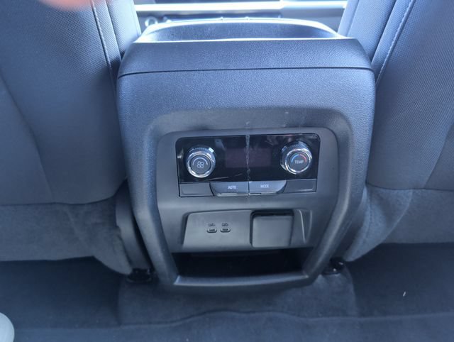Used 2024 Chevrolet Traverse LT FWD image 24