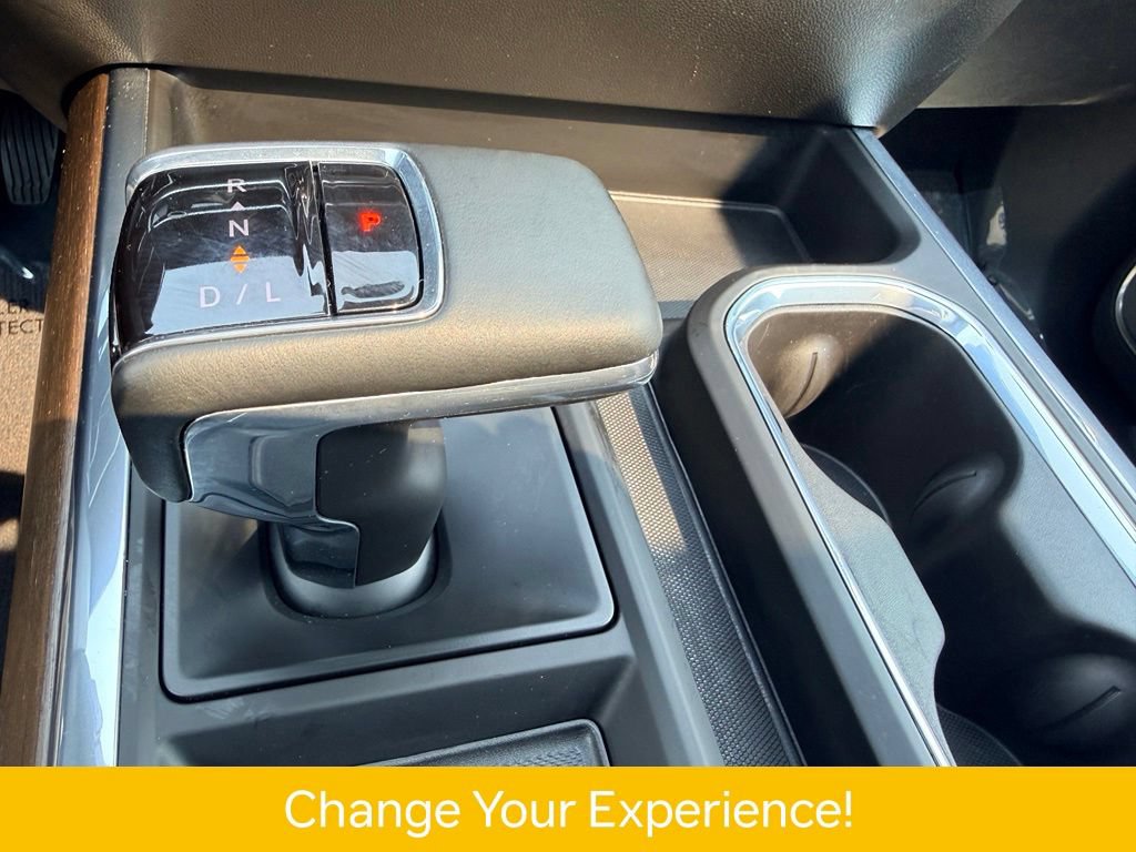 Used 2025 Chevrolet Silverado 1500 High Country w/ Technology Package AWD/4WD image 17