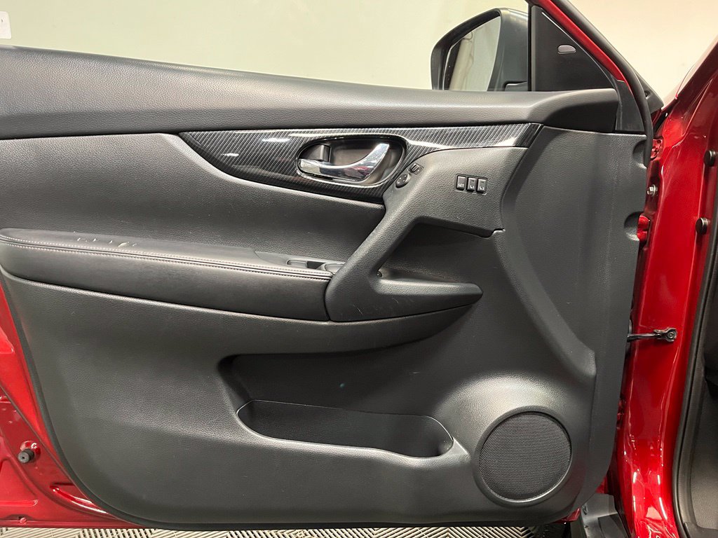 Used 2020 Nissan Rogue SL w/ Premium Package AWD/4WD image 13