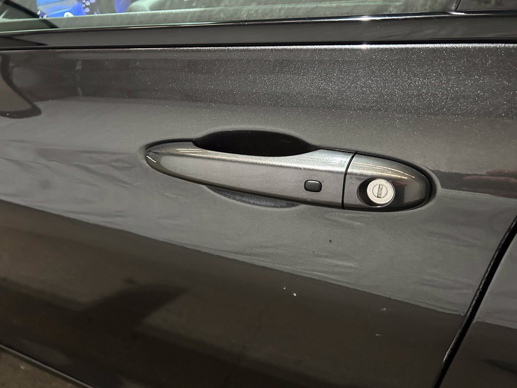 Used 2016 Chrysler 200 S FWD image 12