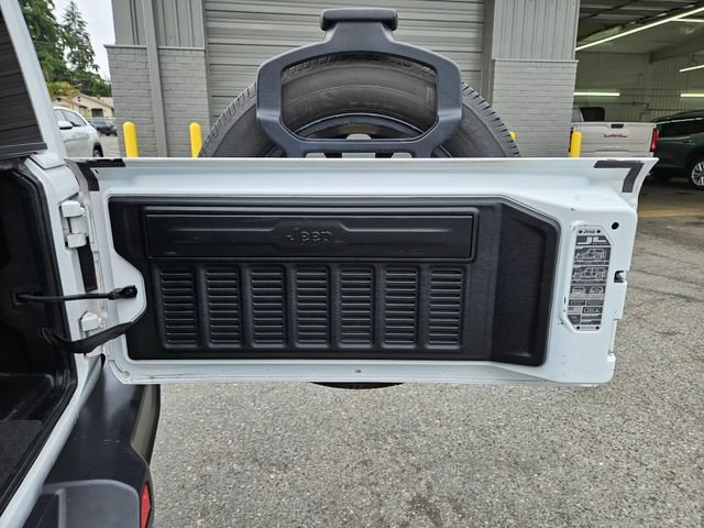 Used 2024 Jeep Wrangler Unlimited Sahara AWD/4WD image 12
