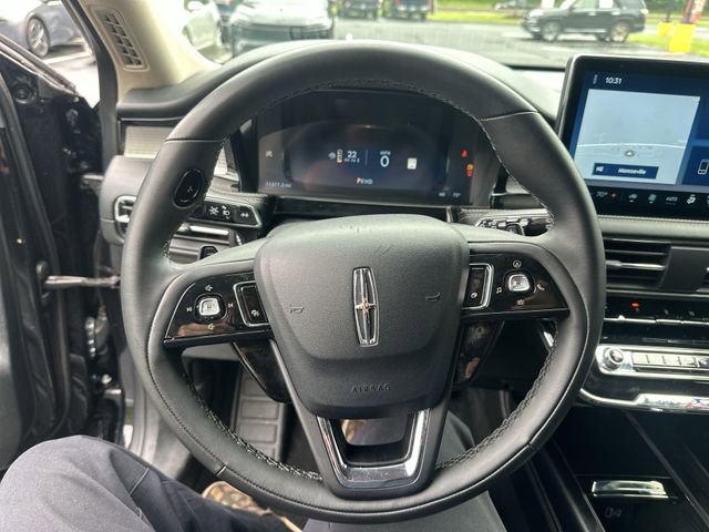 Used 2025 Lincoln Corsair AWD image 13