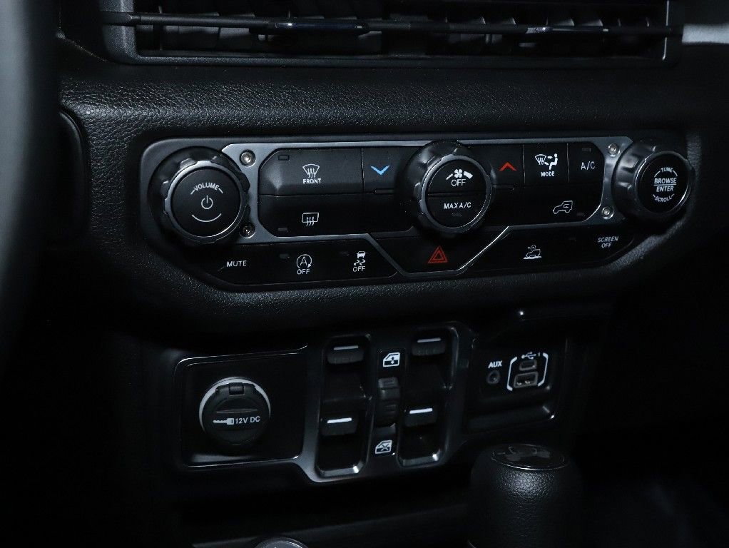 Used 2025 Jeep Wrangler Sport S image 26