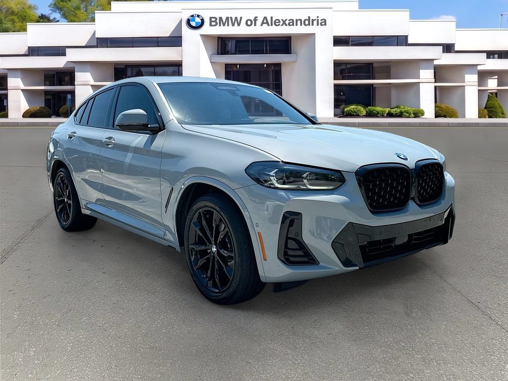 Used 2024 BMW X4 xDrive30i w/ Premium Package AWD/4WD image 3