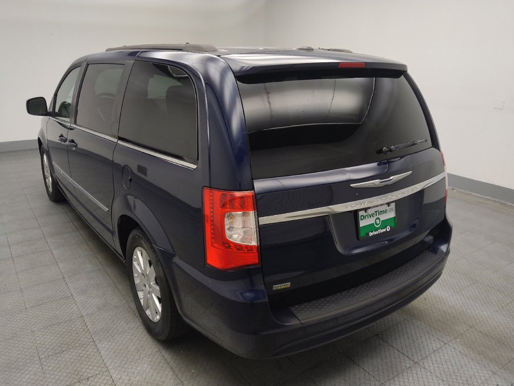 Used 2015 Chrysler Town & Country Touring FWD image 5