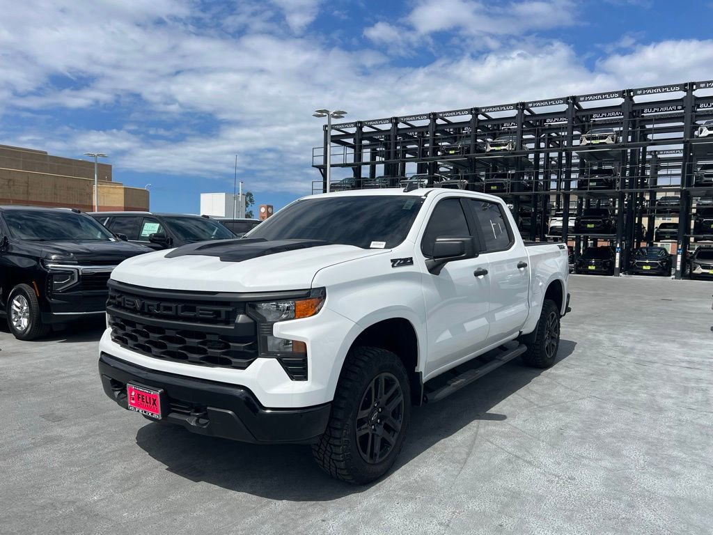 Used 2025 Chevrolet Silverado 1500 Custom Trail Boss w/ Dark Appearance Package AWD/4WD image 1