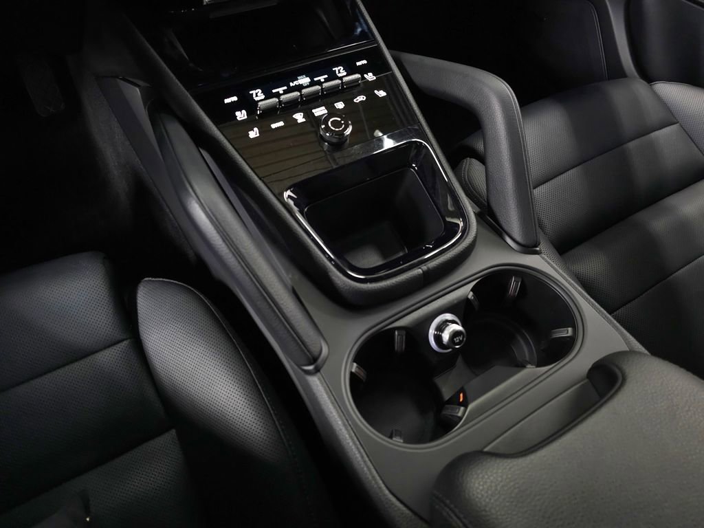 Used 2024 Porsche Cayenne AWD/4WD image 37
