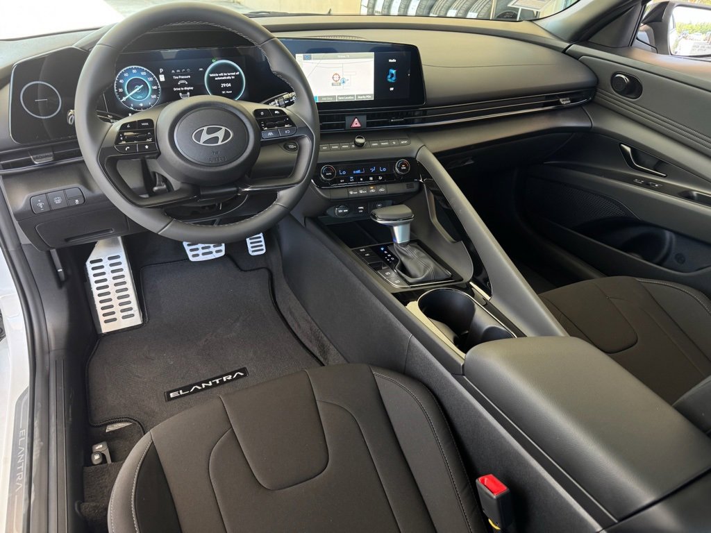 New 2025 Hyundai Elantra SEL image 2