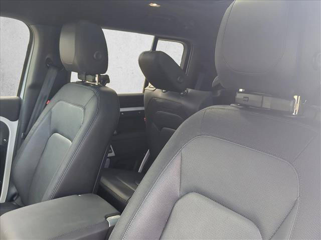 Used 2024 Land Rover Defender 130 X-Dynamic SE AWD/4WD image 17