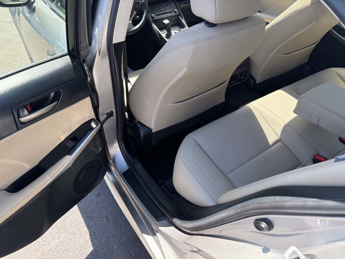 Used 2019 Lexus IS 300 AWD image 19