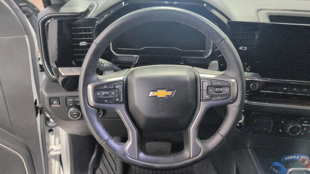 Used 2025 Chevrolet Silverado 1500 RST AWD/4WD image 10