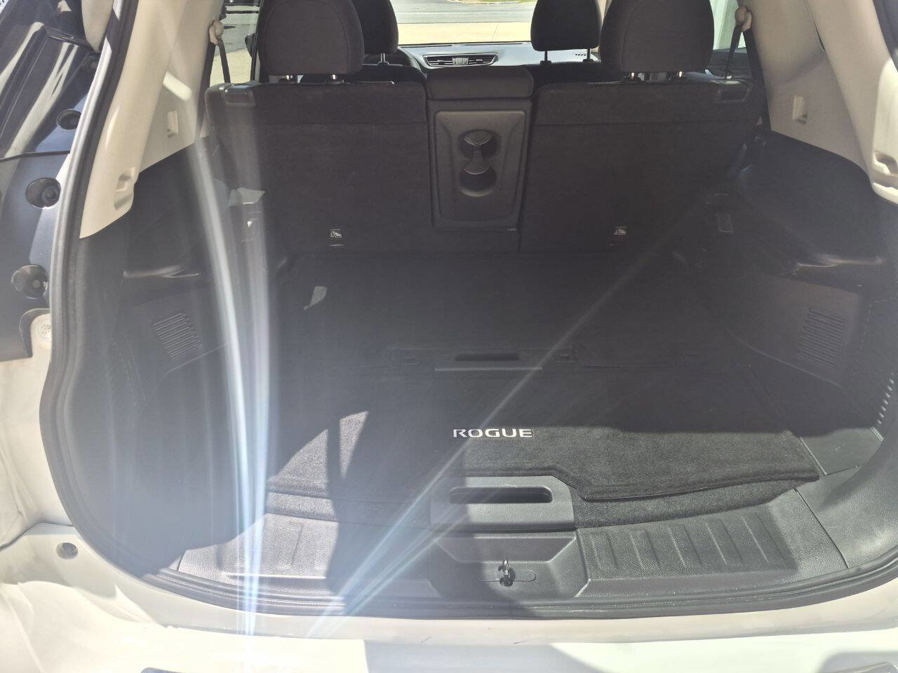 Used 2017 Nissan Rogue SV AWD/4WD image 11