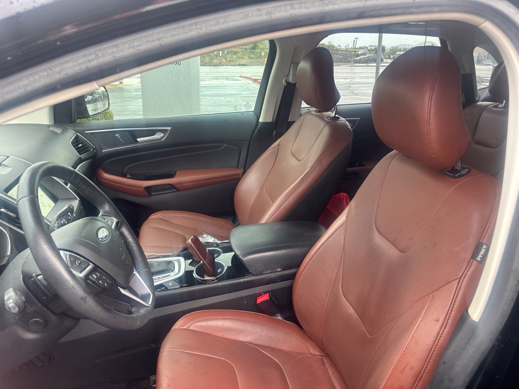 Used 2018 Ford Edge Titanium w/ Equipment Group 302A FWD image 4