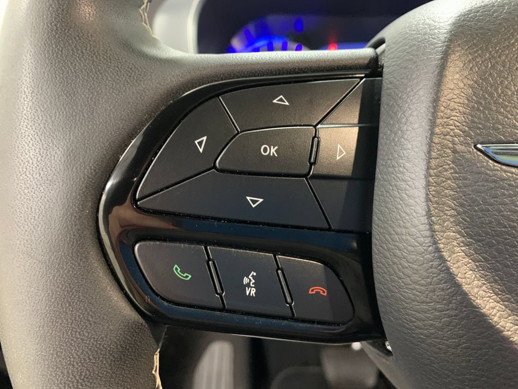 Used 2025 Chrysler Pacifica Limited FWD image 26