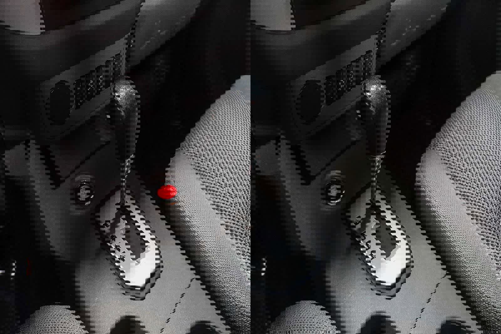 Used 2020 Nissan Frontier SV w/ Midnight Edition Floor Mats image 21