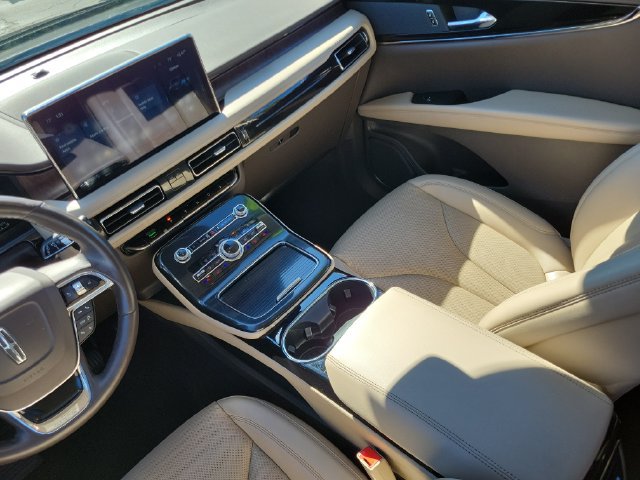Used 2023 Lincoln Nautilus Reserve AWD/4WD image 28