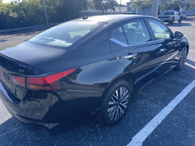 Used 2024 Nissan Altima 2.5 SV image 4