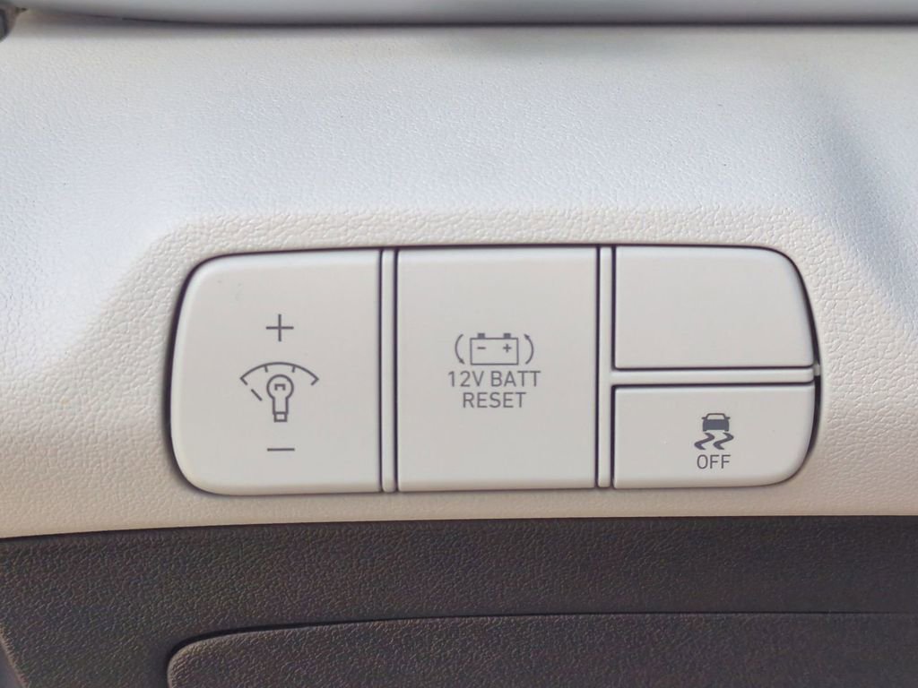 New 2026 Hyundai Elantra Limited image 28