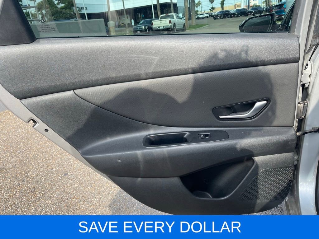 Used 2021 Hyundai Elantra SEL w/ Convenience Package image 14