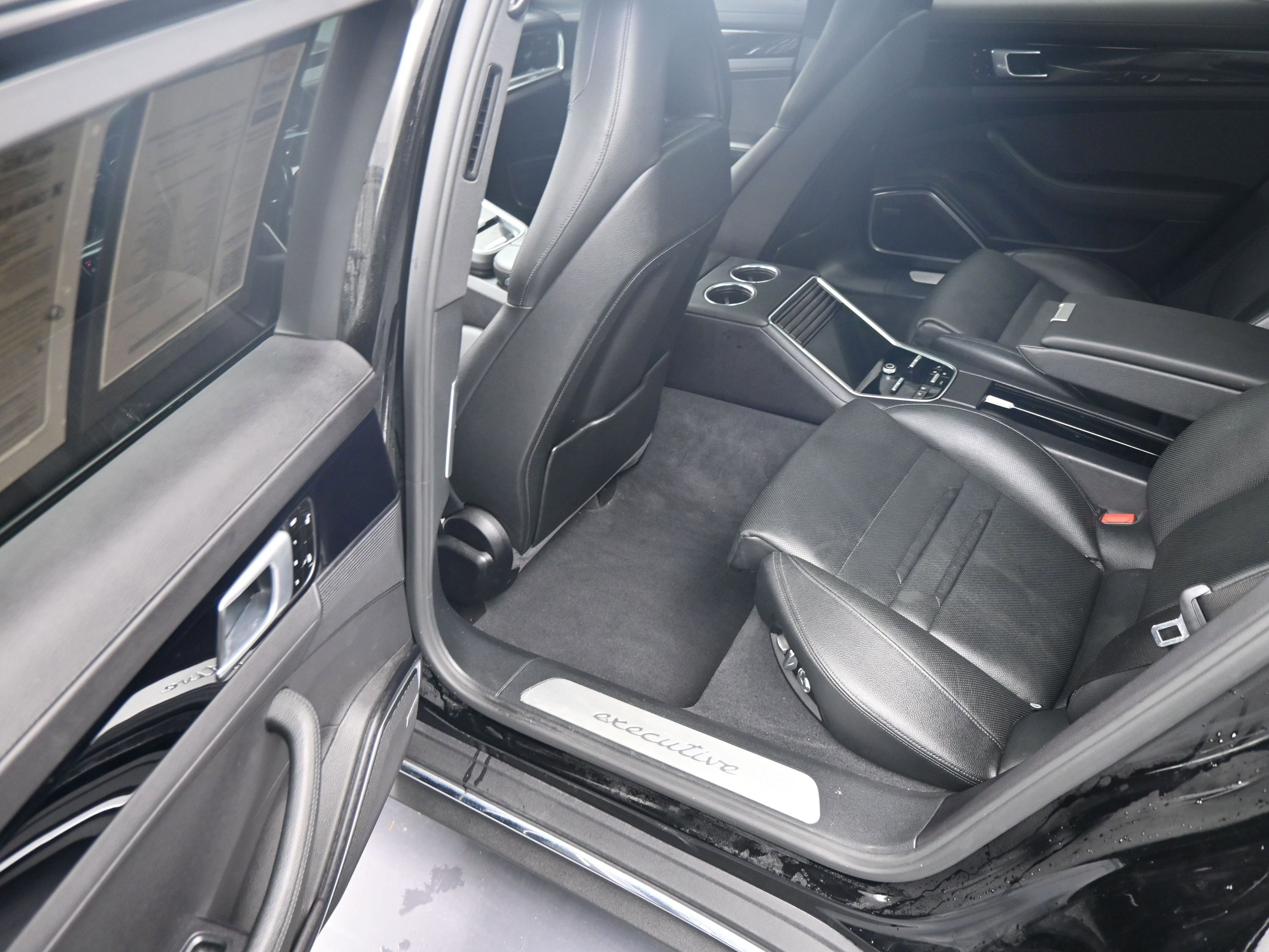 Used 2018 Porsche Panamera 4 Executive image 18