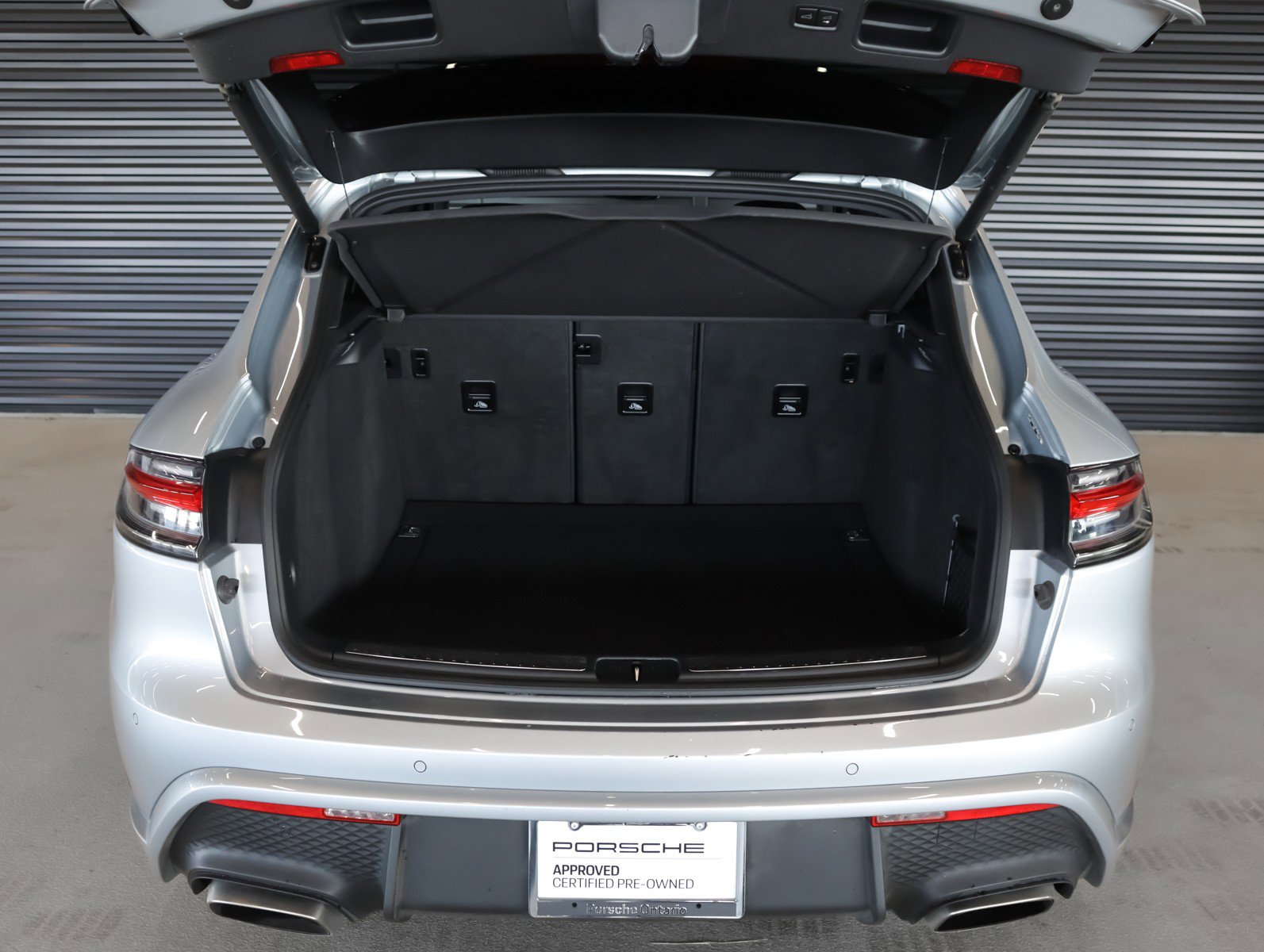 Certified 2023 Porsche Macan AWD/4WD image 25
