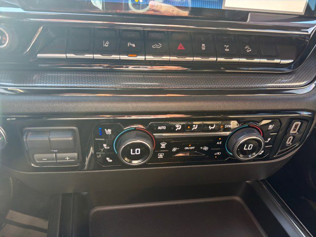 Used 2024 Chevrolet Silverado 2500 ZR2 w/ Technology Package image 12