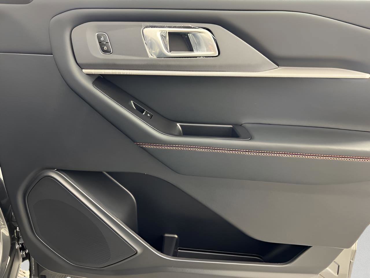 Used 2025 Ford Explorer ST-Line w/ Premium Package image 27