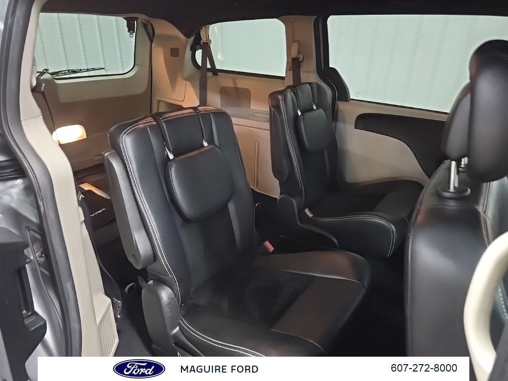 Used 2017 Dodge Grand Caravan SXT image 19