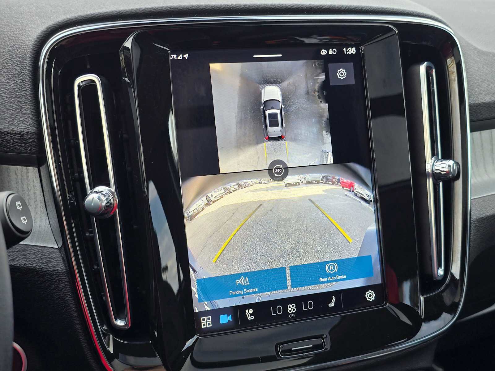 Certified 2025 Volvo XC40 B5 Plus image 30