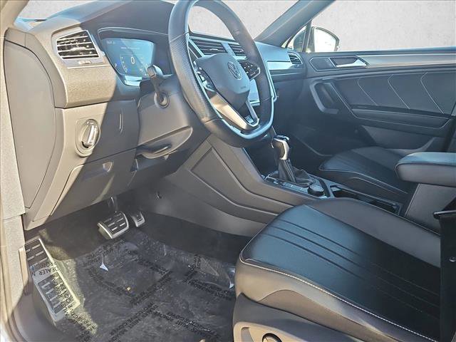 Used 2023 Volkswagen Tiguan SE R-Line image 10