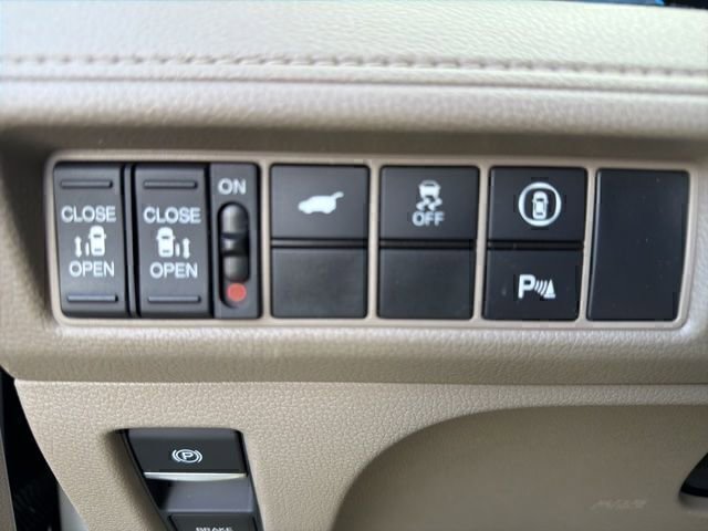 Used 2022 Honda Odyssey Elite image 14
