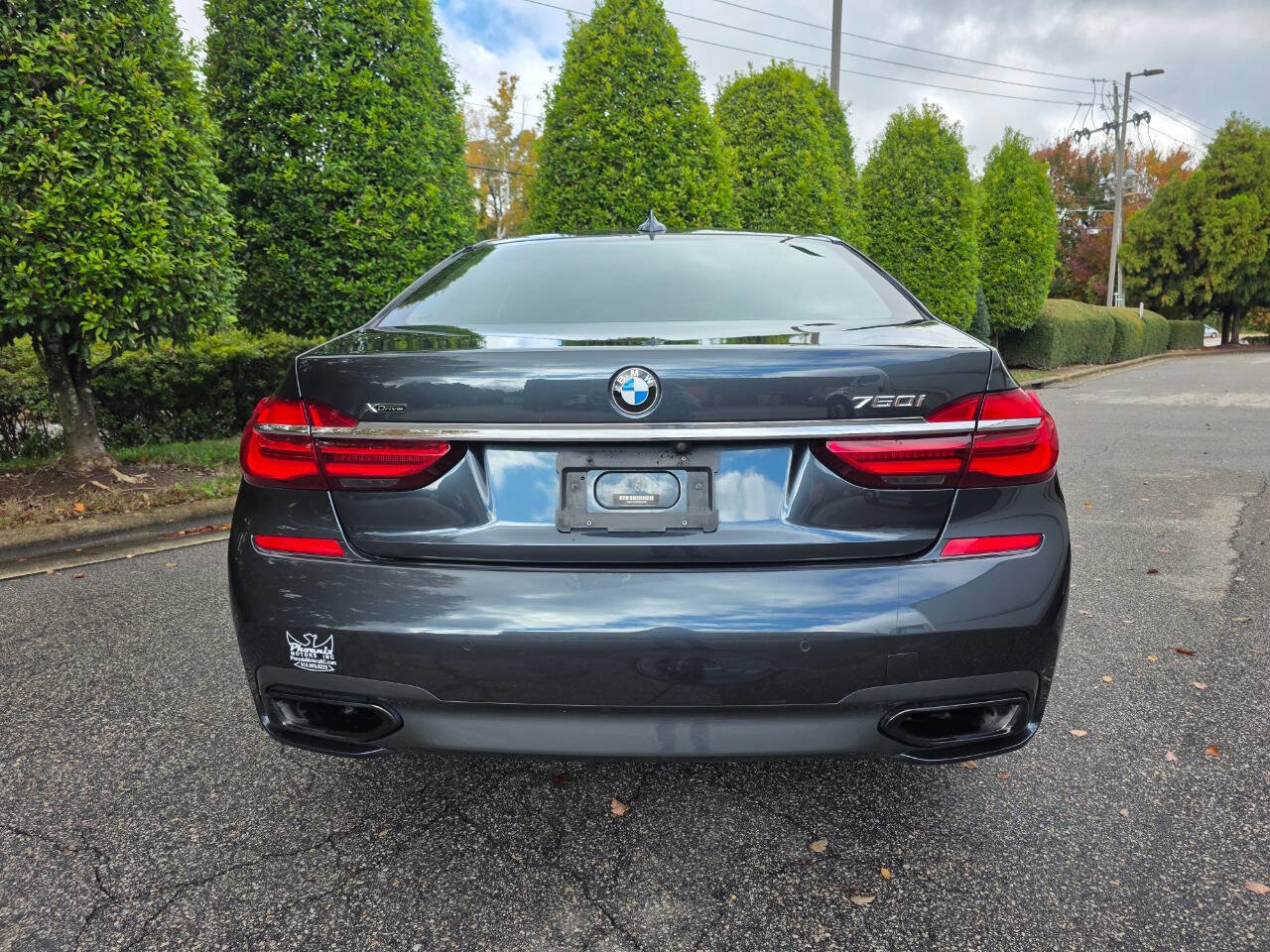 Used 2019 BMW 750i xDrive w/ Executive Package image 4