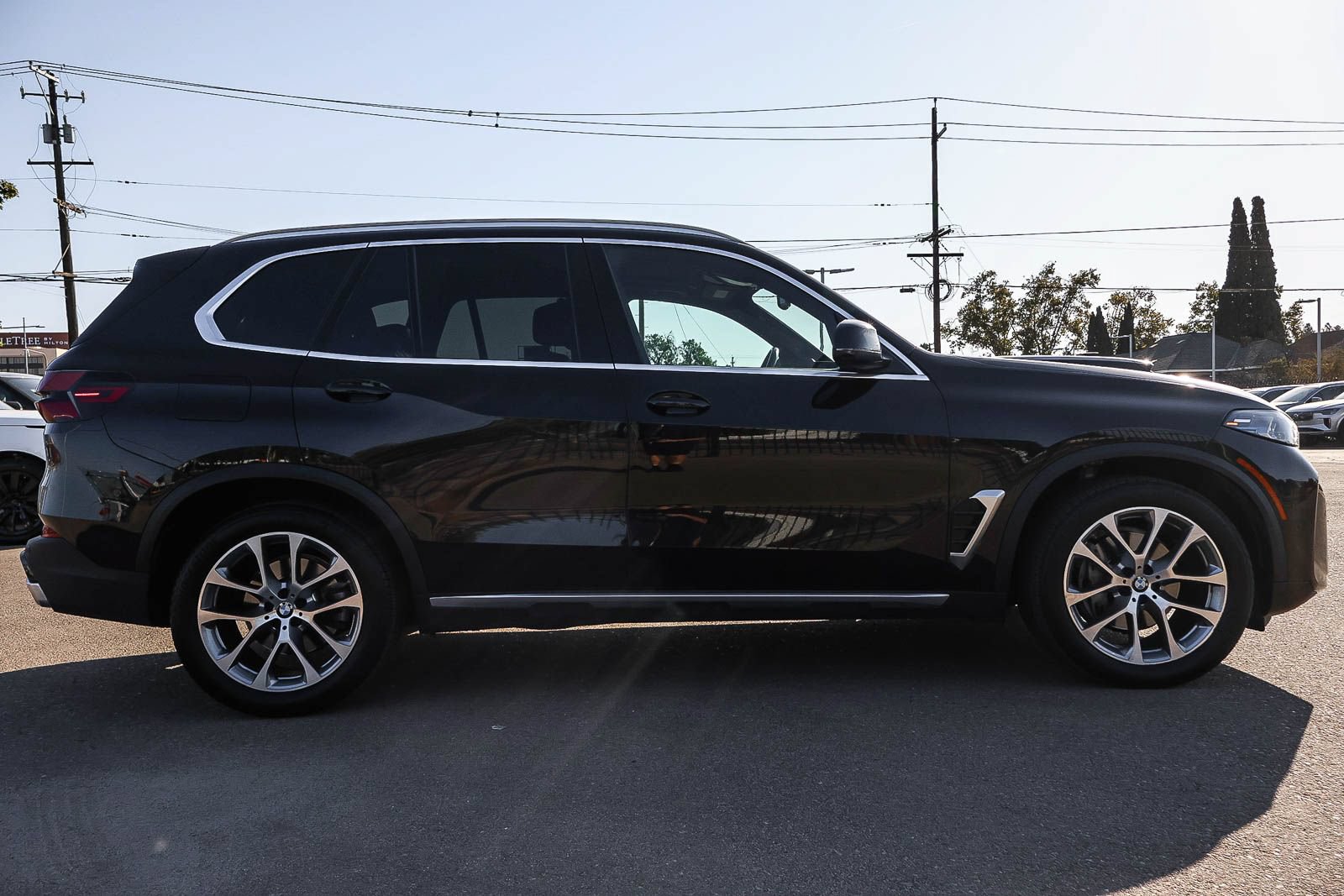 Used 2024 BMW X5 xDrive40i w/ Premium Package AWD/4WD image 4