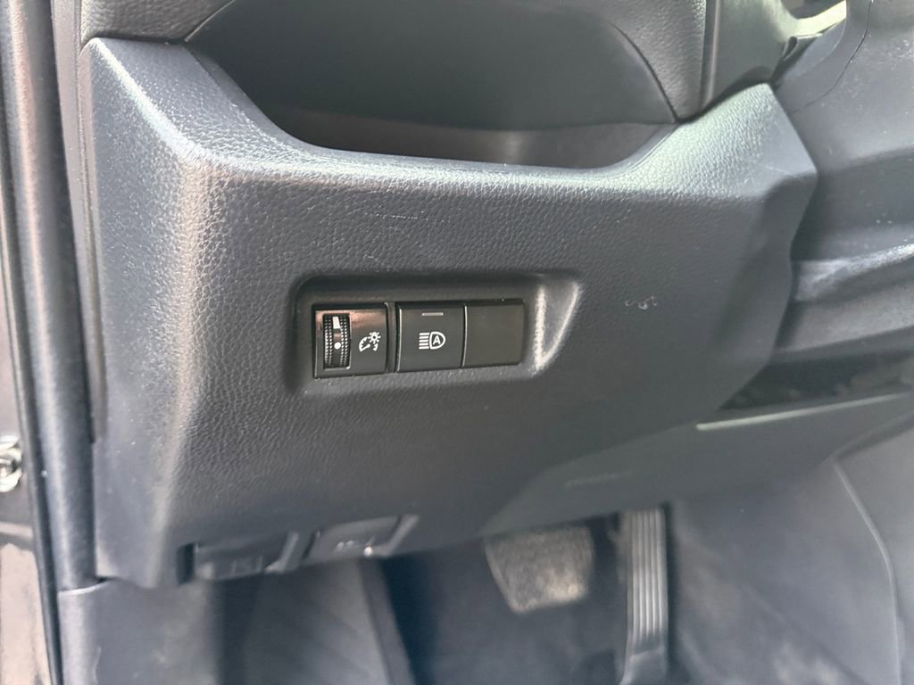 Used 2022 Toyota RAV4 LE image 28