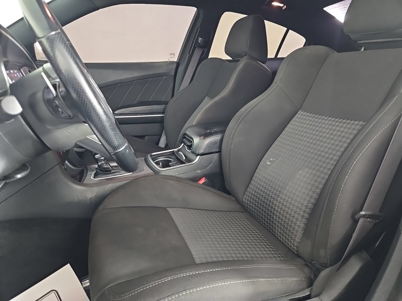 Used 2022 Dodge Charger R/T w/ Performance Handling Group RWD image 8