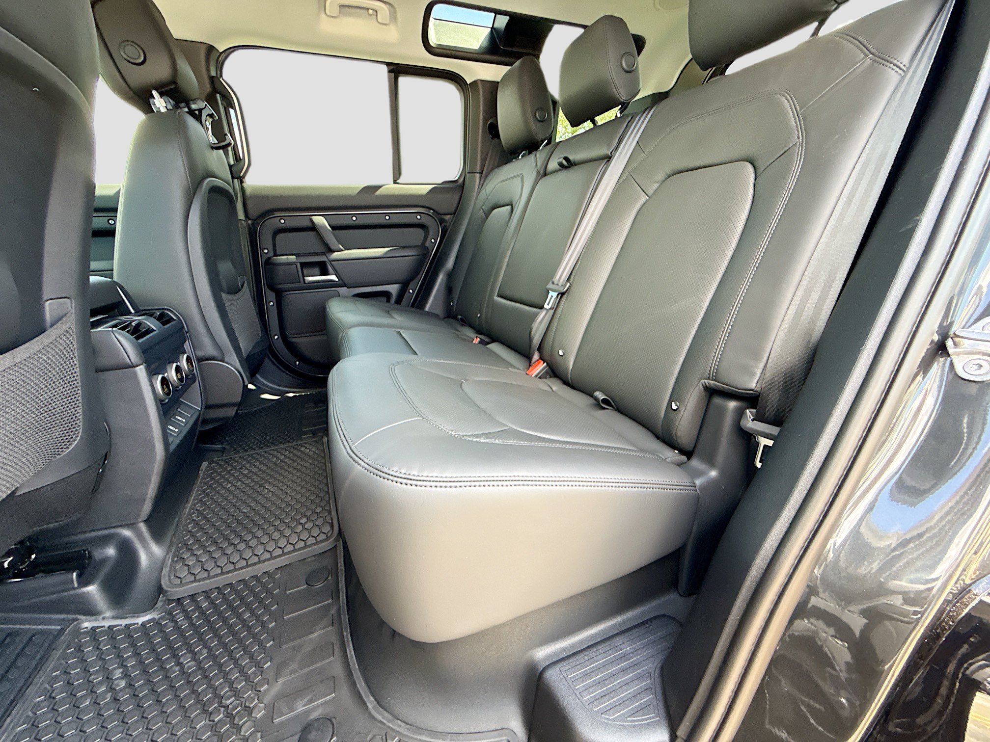 New 2026 Land Rover Defender 110 X-Dynamic SE AWD/4WD image 21
