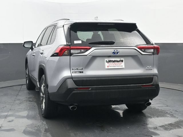 Used 2022 Toyota RAV4 XLE Premium AWD/4WD image 21