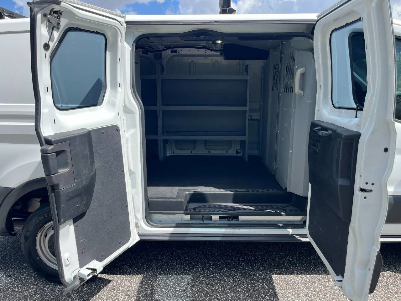 Used 2017 Ford Transit 250 250 3dr SWB Low Roof Cargo Van image 17