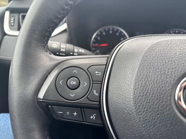 Used 2022 Toyota RAV4 XLE Premium image 25