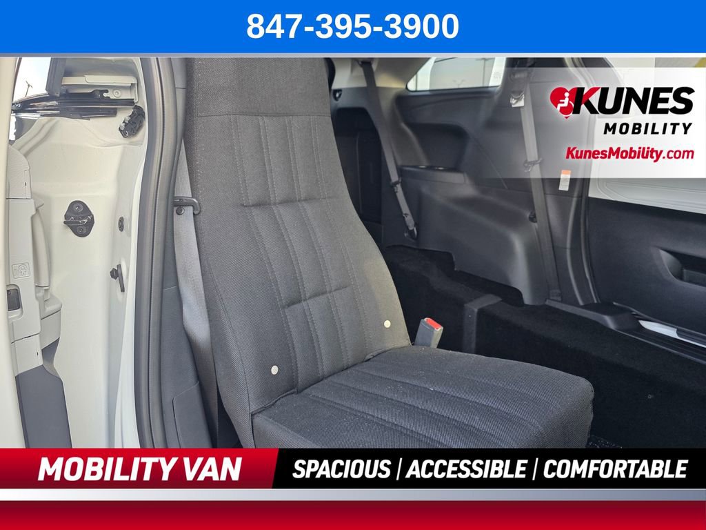 Used 2026 Toyota Sienna LE FWD image 24