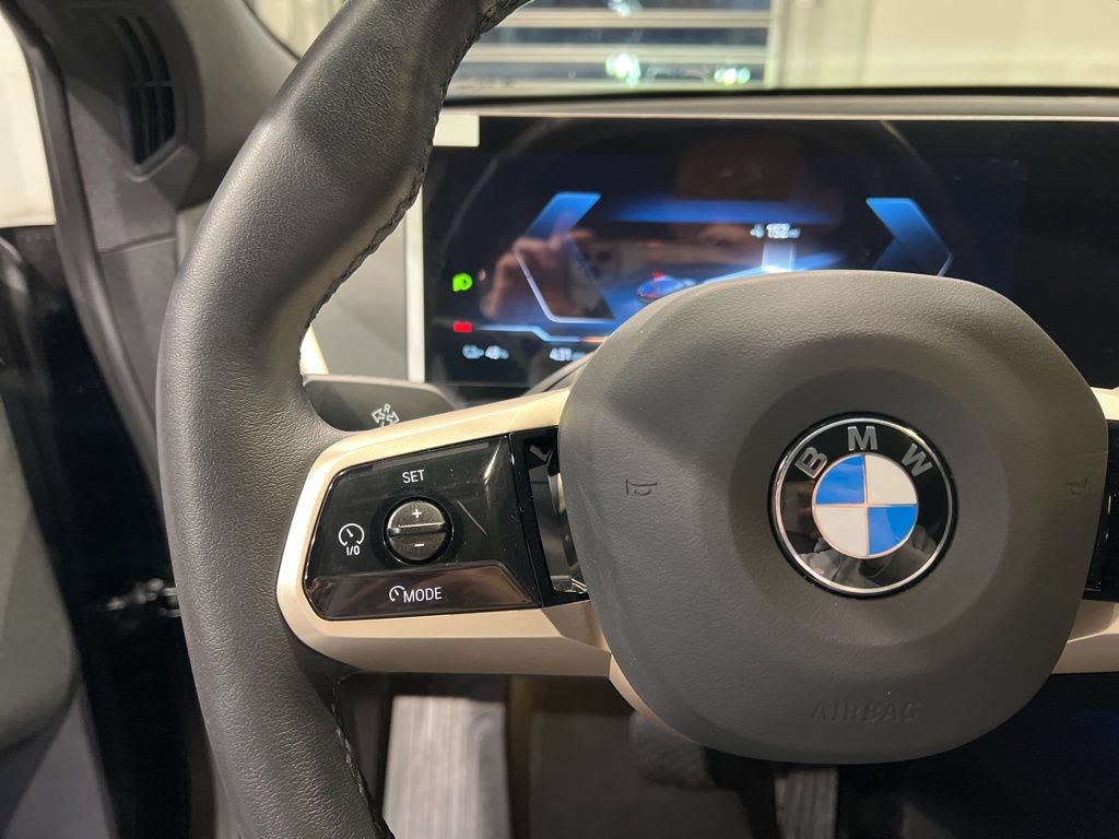 Used 2026 BMW iX xDrive45 w/ Premium Package AWD/4WD image 31