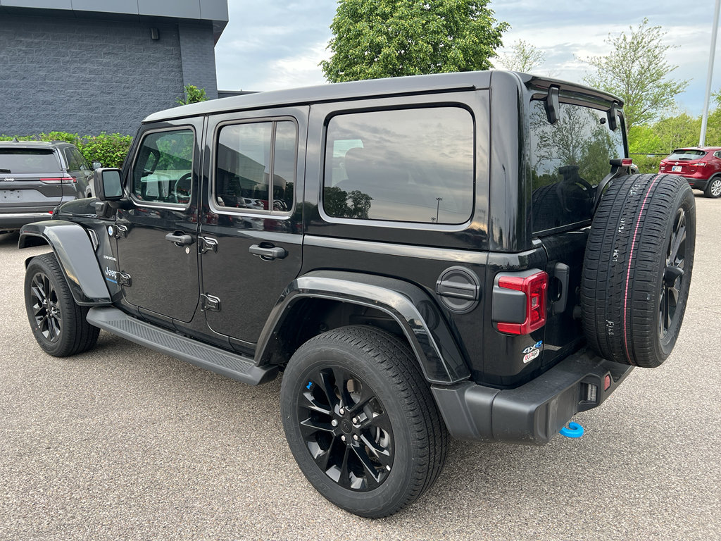 Used 2023 Jeep Wrangler Sahara w/ Cold Weather Group AWD/4WD image 5