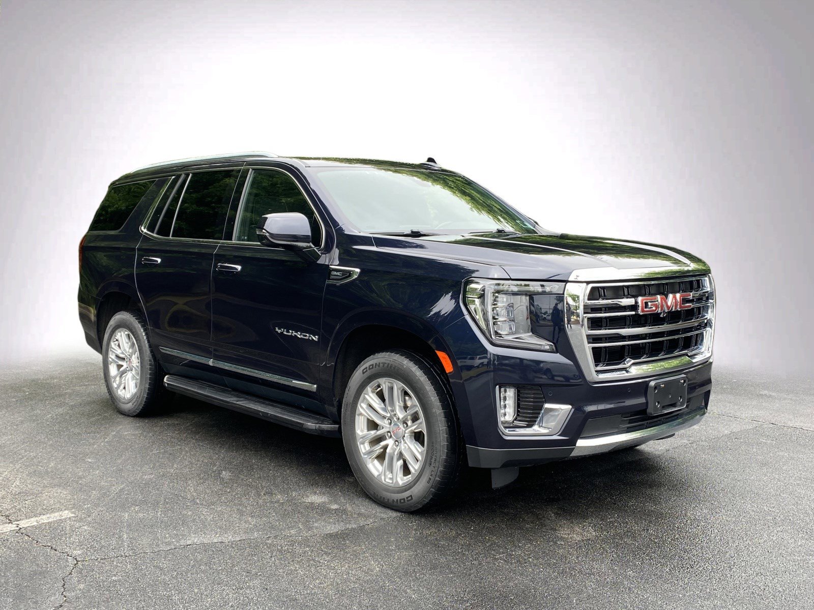 Used 2021 GMC Yukon SLT w/ SLT Premium Package AWD/4WD image 2