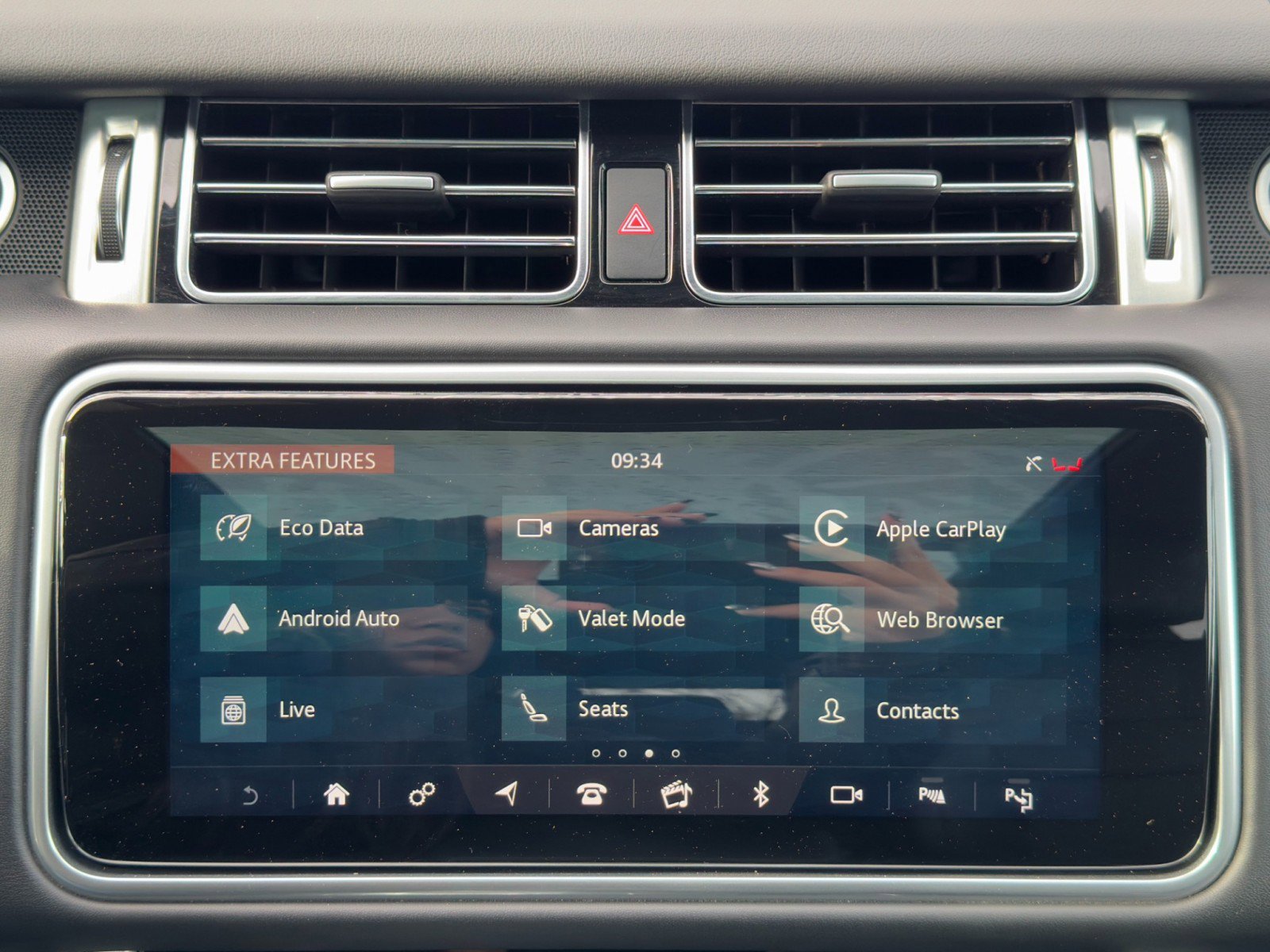 Used 2020 Land Rover Range Rover HSE image 28